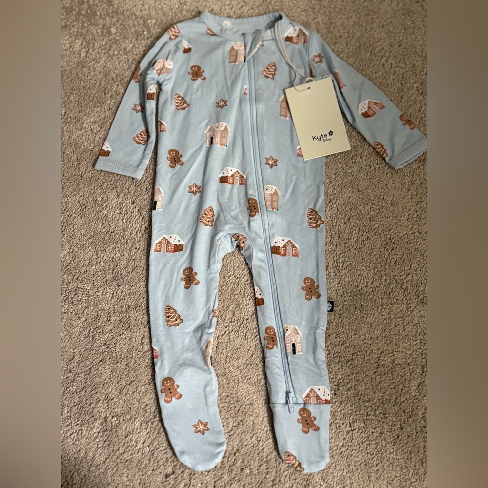 Kyte BABY Gingerbread Village Kids Zipper Footie One Piece Pajamas